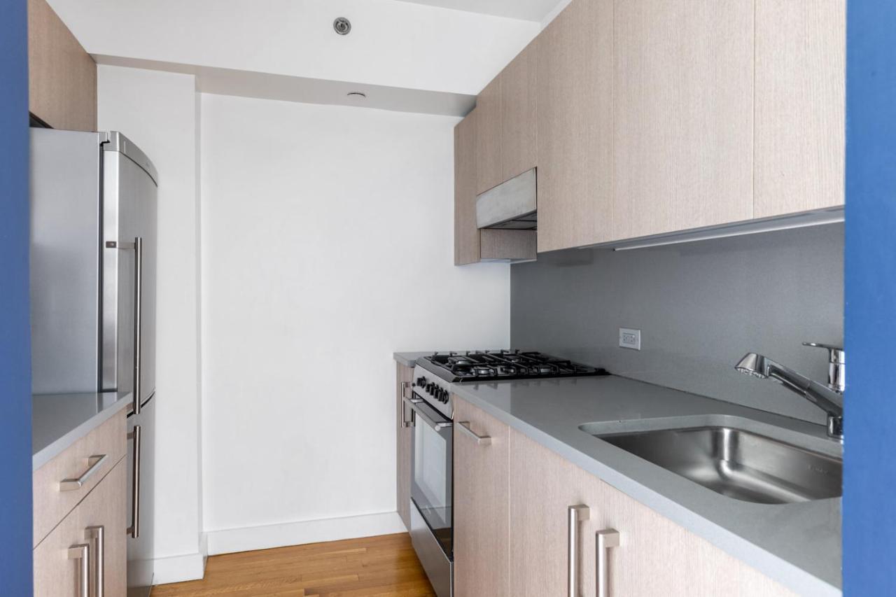 Quaint Chelsea 1br W Doorman Gym Balcony Nyc-7 Apartment *